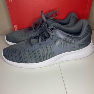 Nike Tanjun Sneakers
